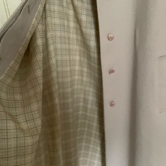 Very nice  like new London Fog trench. Feminine collar button lined coat. - Picture 3 of 5